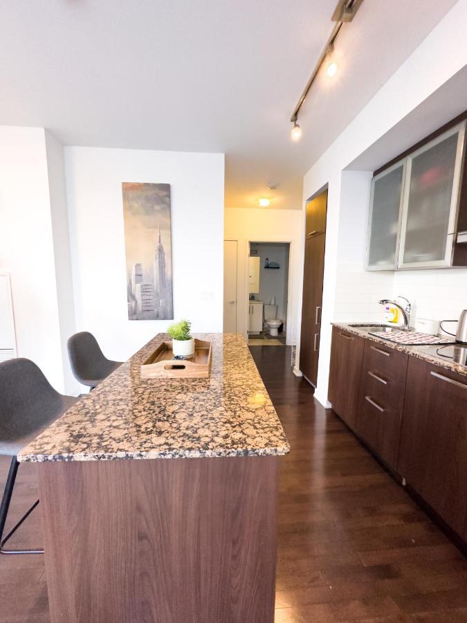 Luxury 2 Bedrooms With Lakeview Cn Tower Entertainment District Rogers Centre Toronto Exterior photo